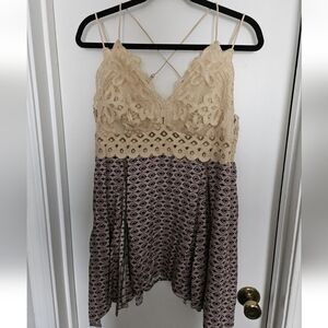 gimmicks by BKE Cream Lace-Trim Printed Cami Top